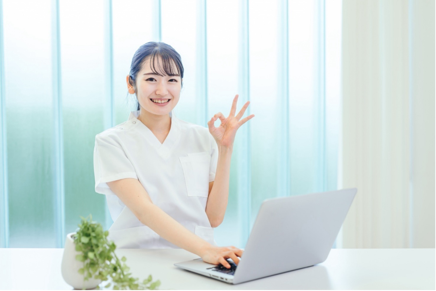 マウスピース矯正の違和感が続く場合は歯科医に相談しよう！