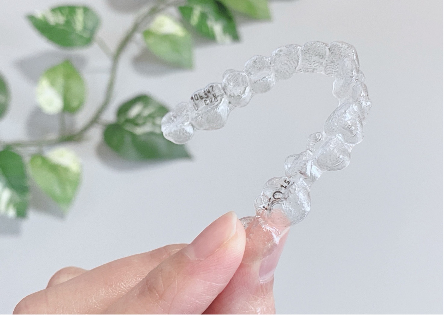 60代からでも歯列矯正はできる？メリット・リスク・歯科医院の選び方